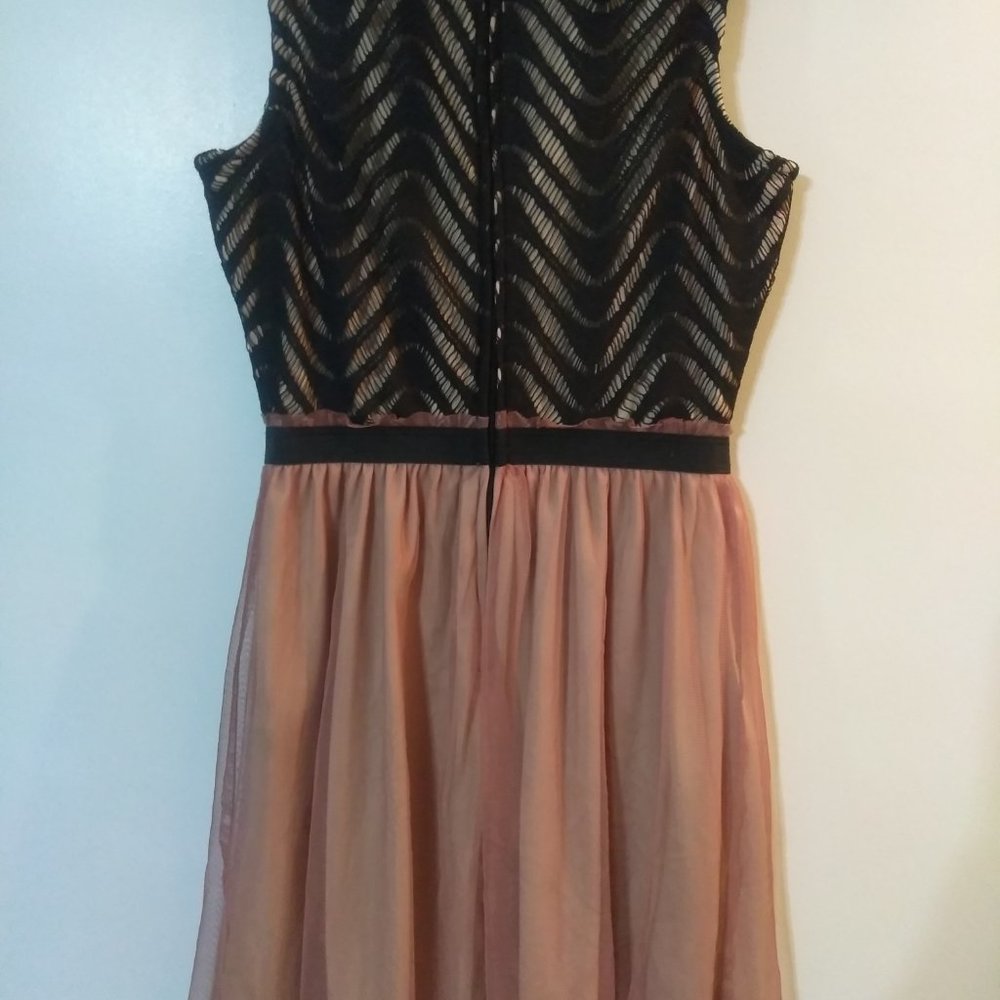 Dress - Picture 3 of 8